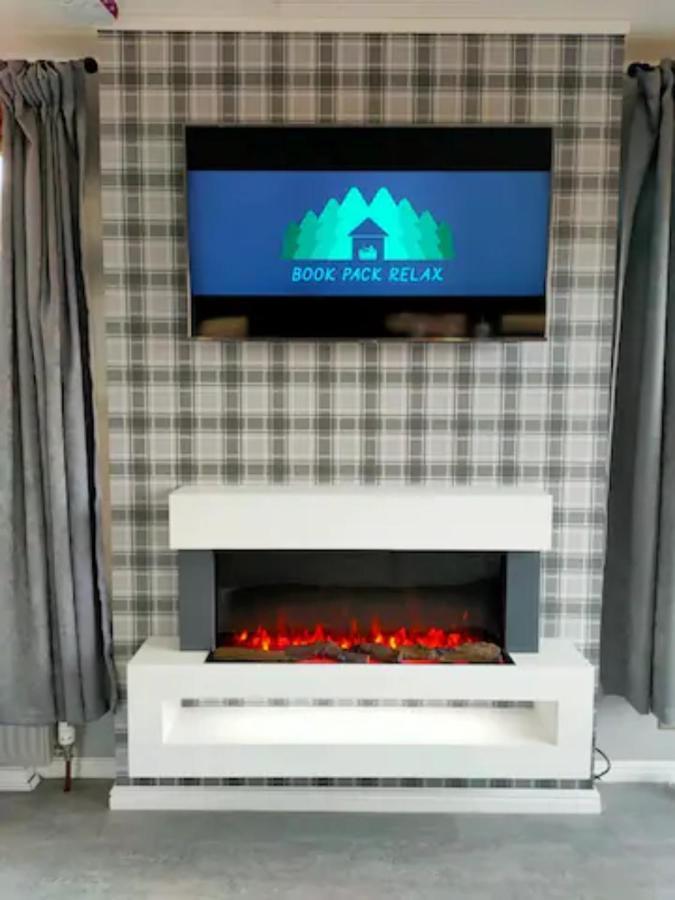 4 Bed Luxury Lodge With Hot Tub Near Lake District Warton  外观 照片