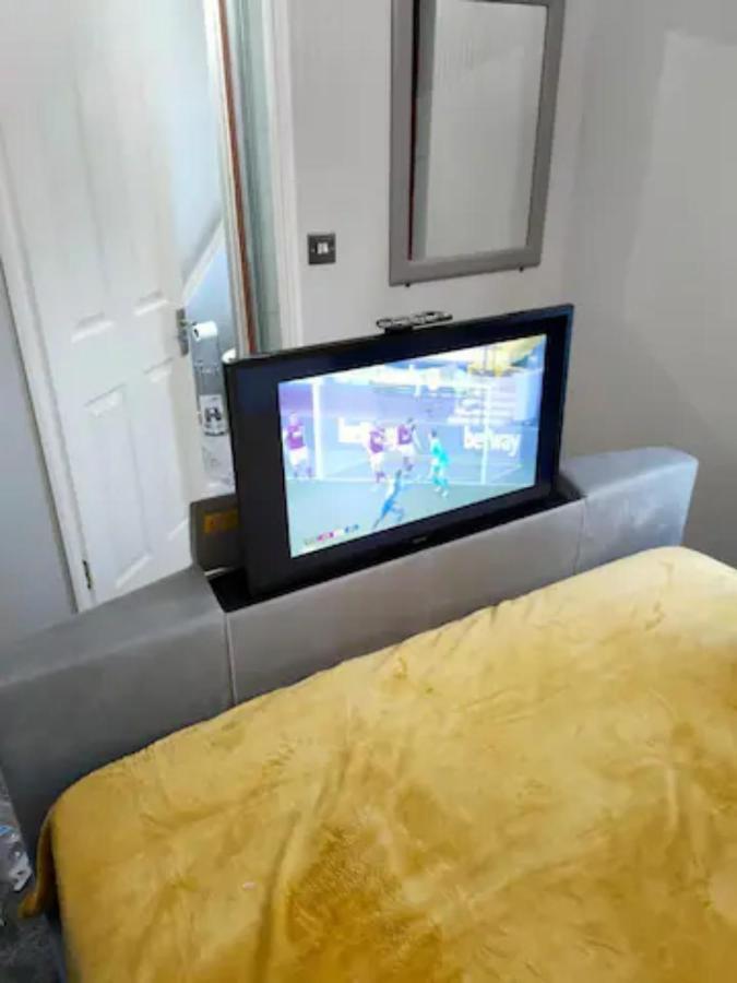 4 Bed Luxury Lodge With Hot Tub Near Lake District Warton  外观 照片