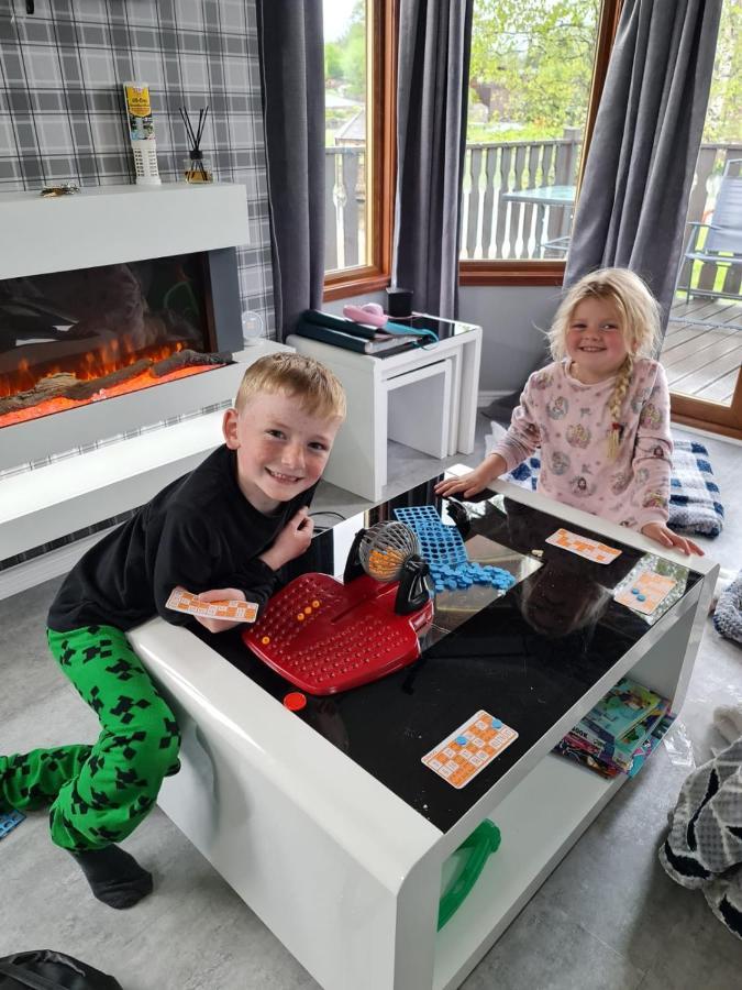 4 Bed Luxury Lodge With Hot Tub Near Lake District Warton  外观 照片