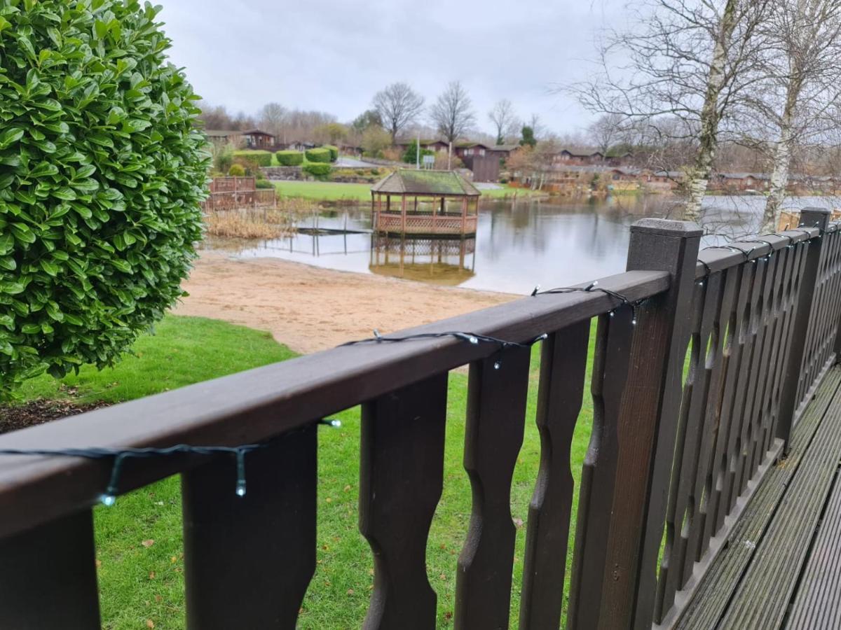 4 Bed Luxury Lodge With Hot Tub Near Lake District Warton  外观 照片